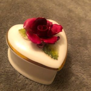 Royal Doulton Applied Rose England Bone China Trinket BoxAs found (see pictures)